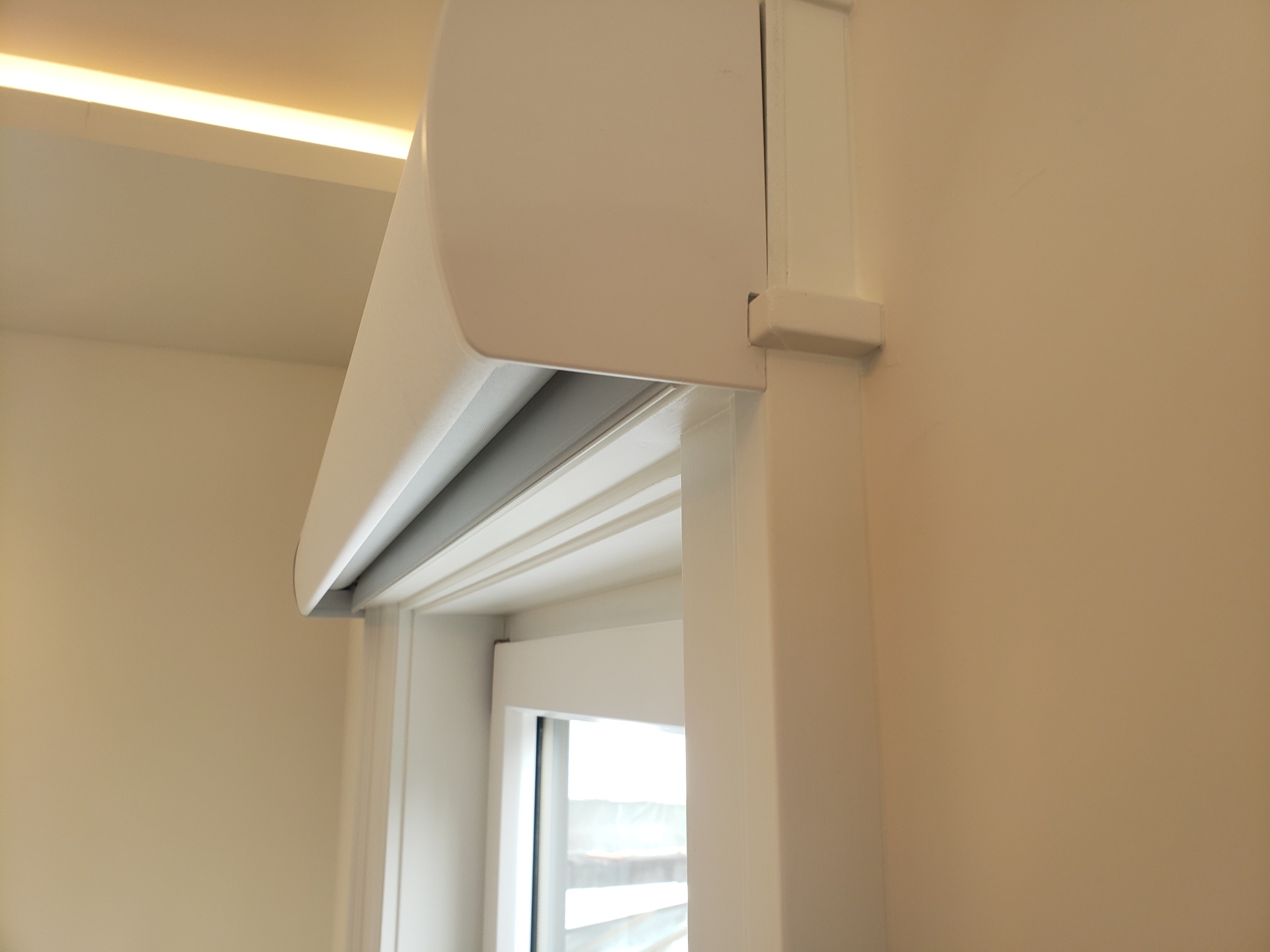 Lutron Motorized Horizontal Sheer Shades image 4